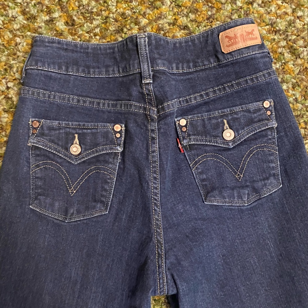 Women's Levi's jeans size 28